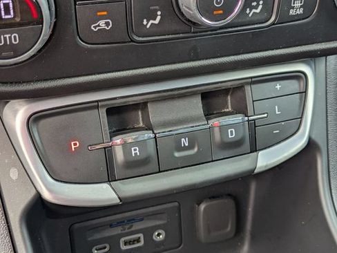 Used 2024 GMC Terrain SLT FWD image 25