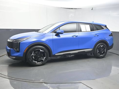 Used 2026 Kia Sportage EX FWD image 4