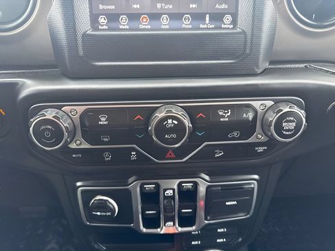 Used 2018 Jeep Wrangler Unlimited Sport S AWD/4WD image 9