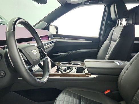 Certified 2025 Cadillac Escalade Sport Platinum w/ LPO, Floor Liner Package AWD/4WD image 17