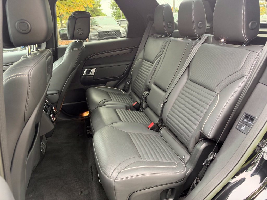 Used 2023 Land Rover Discovery Metropolitan Edition AWD/4WD image 17