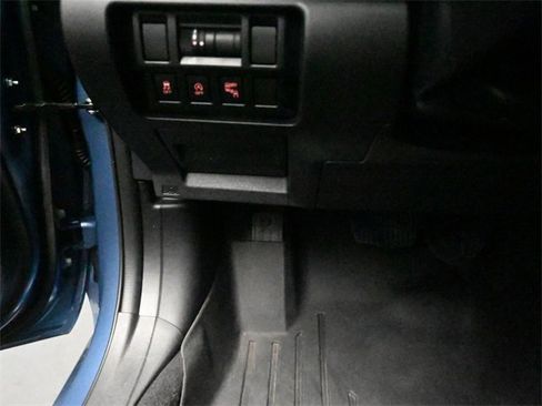 Used 2021 Subaru Crosstrek 2.5i Sport w/ Moonroof Package image 17