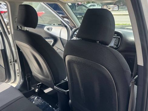 Used 2020 Kia Soul LX FWD image 13