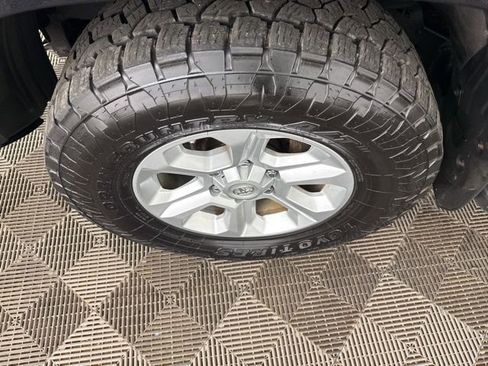 Used 2019 Toyota 4Runner SR5 AWD/4WD image 28