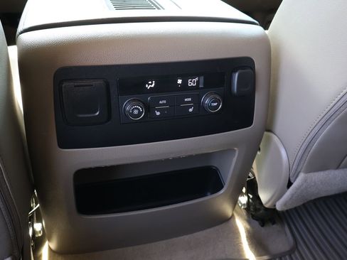 Used 2017 Chevrolet Suburban Premier image 20