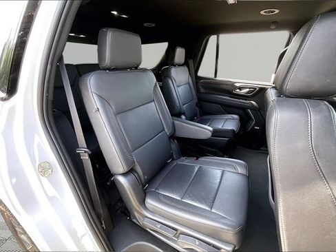 Used 2022 Chevrolet Tahoe Z71 w/ Luxury Package AWD/4WD image 17
