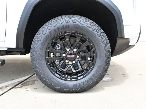 New 2026 GMC Canyon Elevation w/ Convenience Package RWD image 5