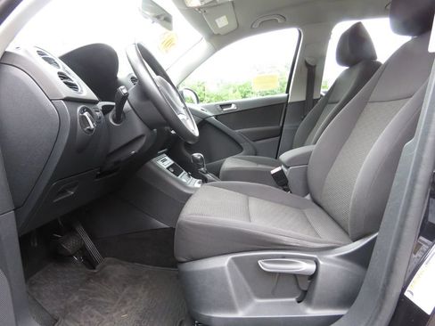 Used 2018 Volkswagen Tiguan Limited w/ Premium Package AWD/4WD image 10