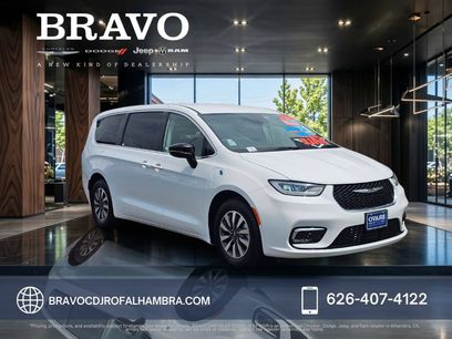 Used 2024 Chrysler Pacifica Limited