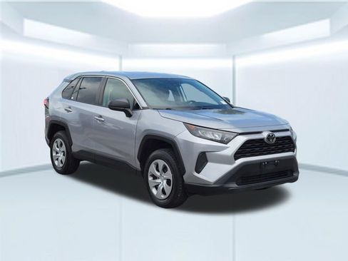 Used 2022 Toyota RAV4 LE FWD image 8
