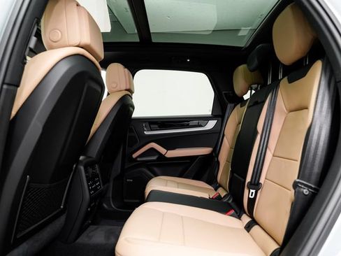 Certified 2026 Porsche Cayenne AWD/4WD image 23