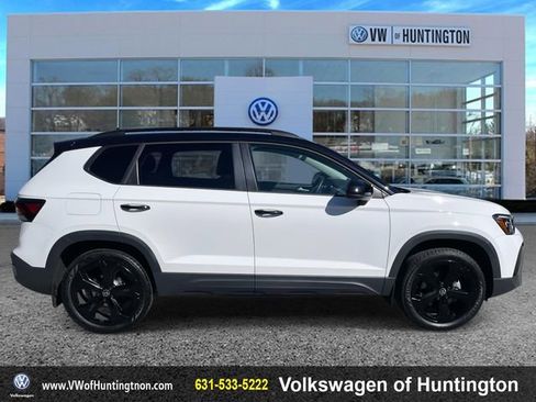 Certified 2025 Volkswagen Taos SE w/ Taos Adventure Package (SXB) image 6