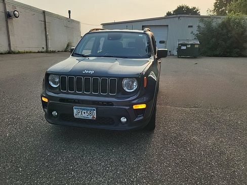 Used 2022 Jeep Renegade Latitude w/ Convenience Group AWD/4WD image 3
