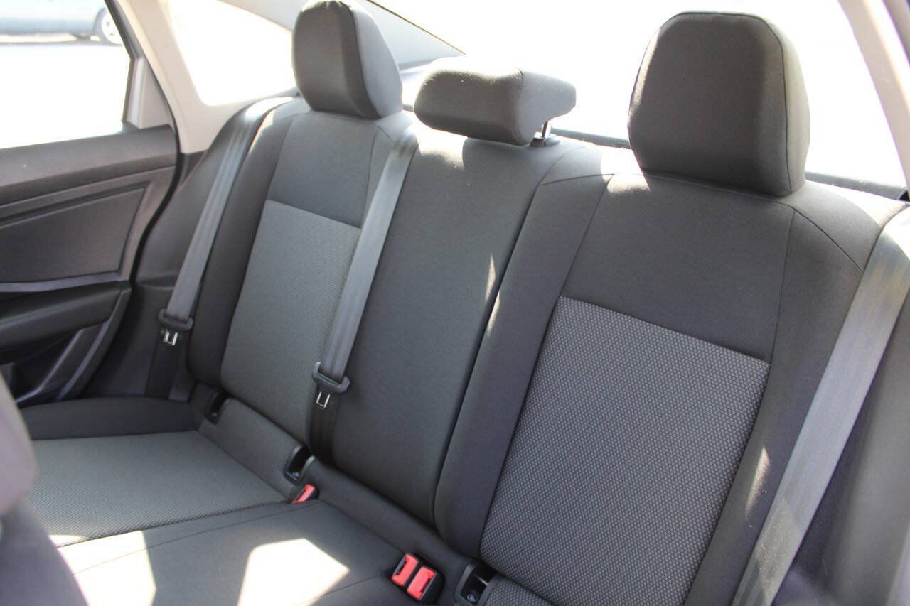 Used 2021 Volkswagen Jetta R-Line FWD image 17