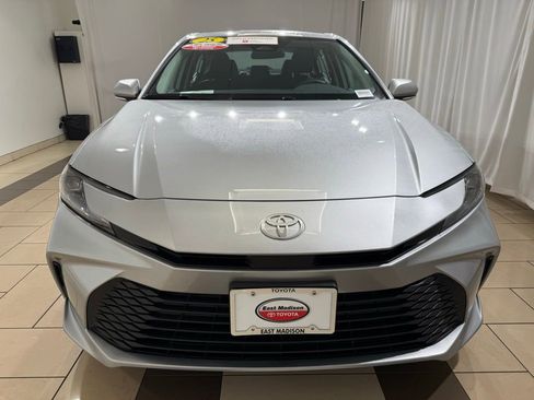 Certified 2025 Toyota Camry SE image 8