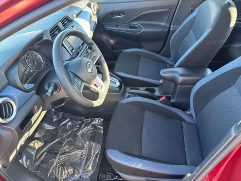 Used 2025 Nissan Versa SV image 27