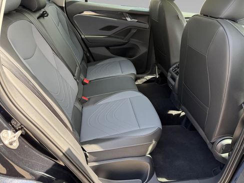 Used 2025 Volkswagen Tiguan SE image 13