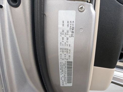 Used 2018 Chrysler Pacifica Touring-L image 23