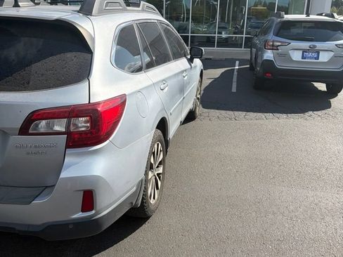 Used 2017 Subaru Outback 3.6R Limited AWD/4WD image 3
