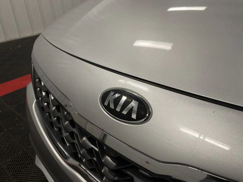 Used 2019 Kia Optima LX image 8