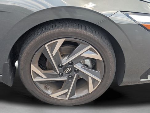 New 2025 Hyundai Elantra SEL FWD image 32