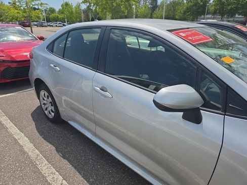 Used 2025 Toyota Corolla LE w/ Convenience Package image 2