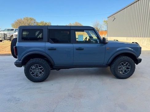 New 2025 Ford Bronco Badlands image 9