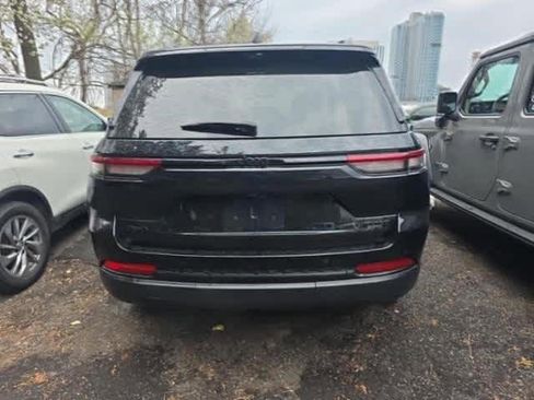 Used 2023 Jeep Grand Cherokee Limited w/ Luxury Tech Group II image 6