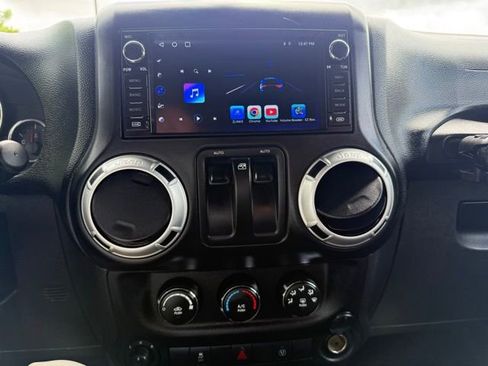 Used 2014 Jeep Wrangler Rubicon w/ Power Convenience Group AWD/4WD image 21