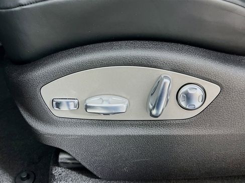 New 2026 Porsche Macan Base image 22