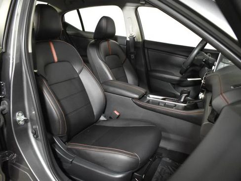 Used 2024 Nissan Sentra SR w/ SR Premium Package FWD image 34