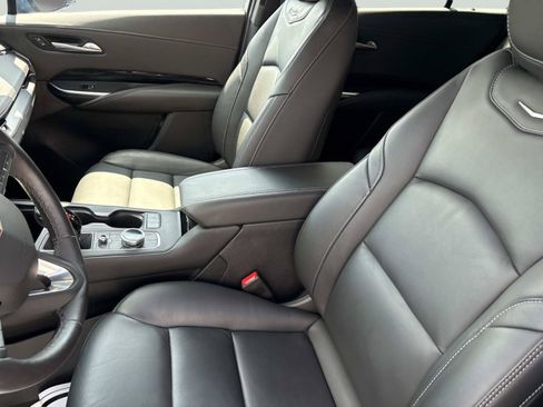 Used 2024 Cadillac XT4 Luxury w/ Cold Weather Package FWD image 25