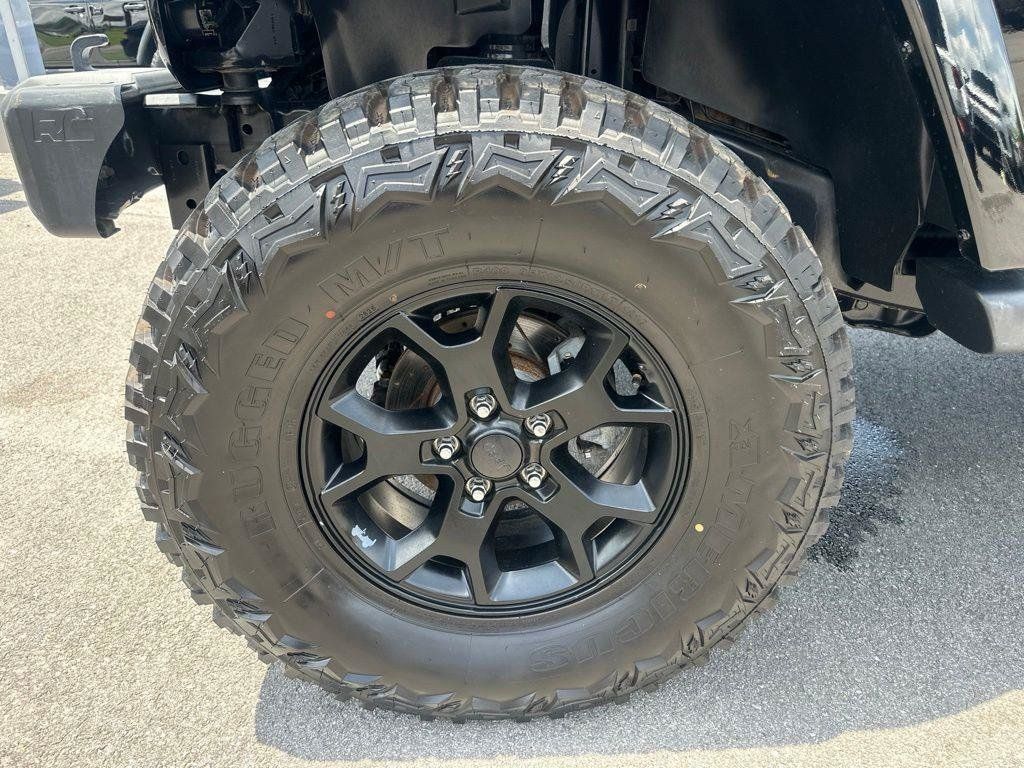 Used 2014 Jeep Wrangler Unlimited Sahara w/ Connectivity Group AWD/4WD image 11