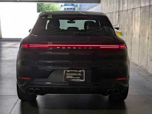 Certified 2024 Porsche Cayenne Turbo AWD/4WD image 8