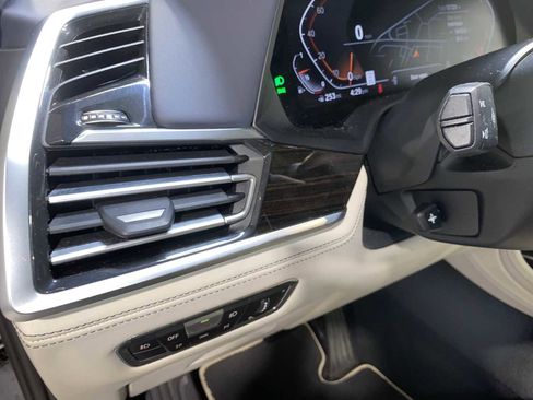 Used 2019 BMW X7 xDrive50i w/ Premium Package AWD/4WD image 24