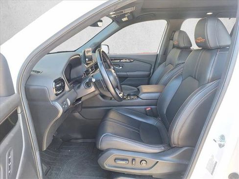 Used 2024 Honda Pilot TrailSport image 11