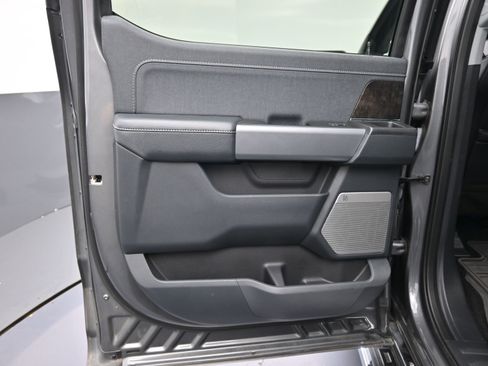 Used 2021 Ford F150 Lariat image 13