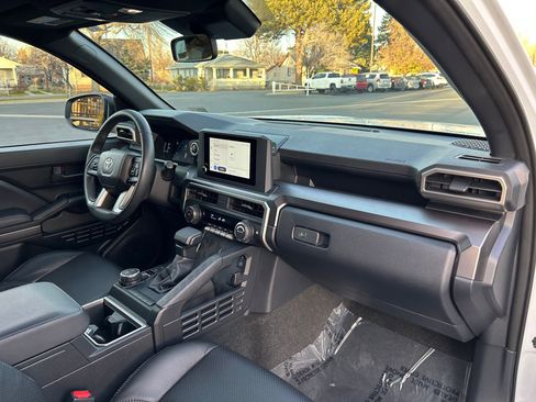 Certified 2025 Toyota 4Runner SR5 image 27