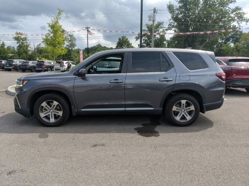 Used 2025 Honda Pilot EX-L image 2