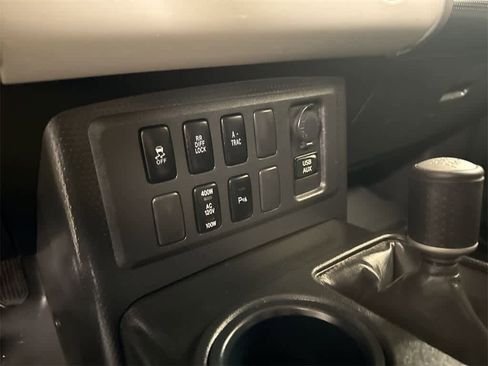 Used 2013 Toyota FJ Cruiser 4WD w/ Upgrade Pkg image 32