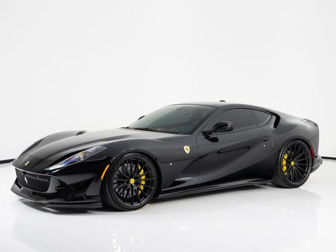 Used 2019 Ferrari 812 Superfast RWD image 7
