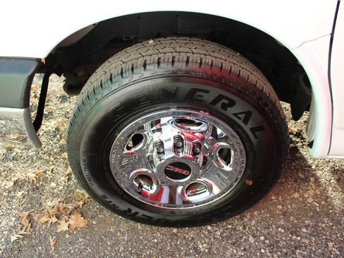 Used 2023 GMC Savana 3500 RWD image 21