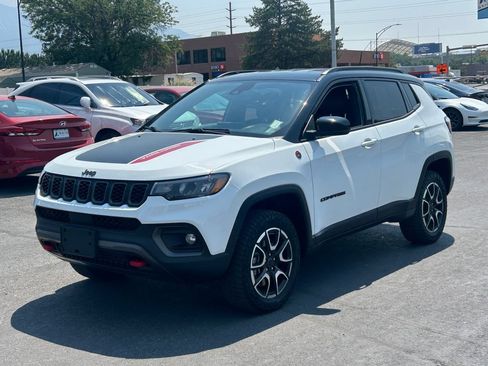 Used 2025 Jeep Compass Trailhawk AWD/4WD image 10