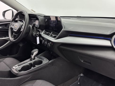 Used 2024 Chevrolet Trax LS w/ LS Convenience Package FWD image 32