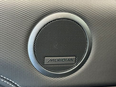 Used 2023 Land Rover Discovery S R-Dynamic image 16