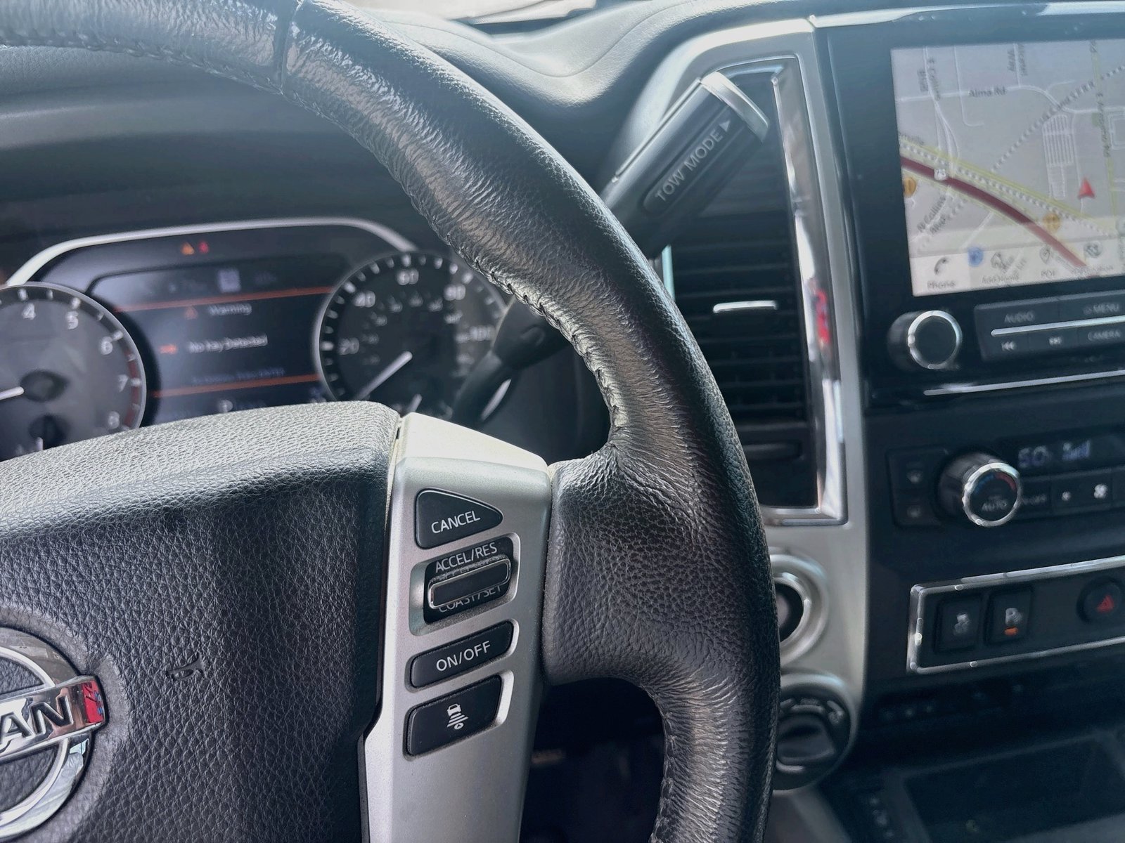 Used 2021 Nissan Titan 4x4 Crew Cab image 17