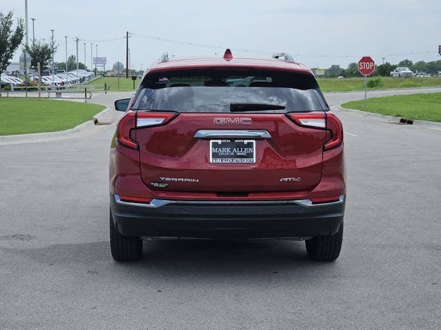 Used 2024 GMC Terrain AT4 w/ Tech Package AWD/4WD image 6