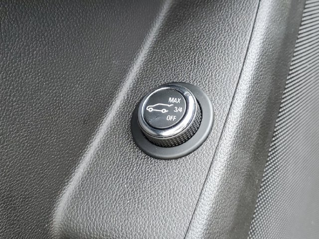 Used 2018 Chevrolet Traverse LT FWD image 13