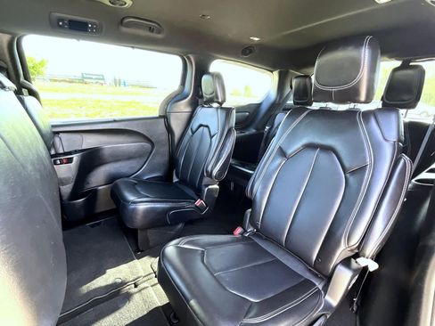 Used 2025 Chrysler Pacifica Select FWD image 20