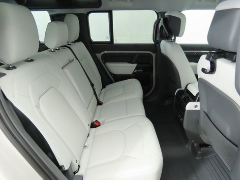 New 2026 Land Rover Defender 110 X-Dynamic SE image 22